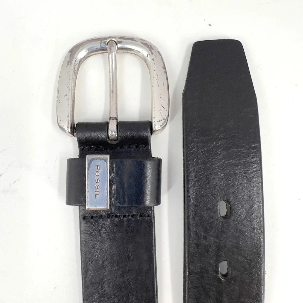 Fossil Mens Black‎ Leather Belt Silver Logo Buckle Size L fits 31-36  Rugged